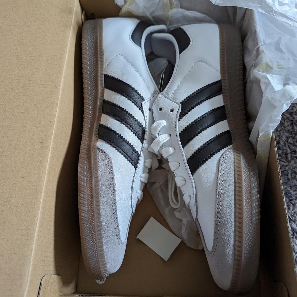 NIB Men's Adidas Samba Size 9